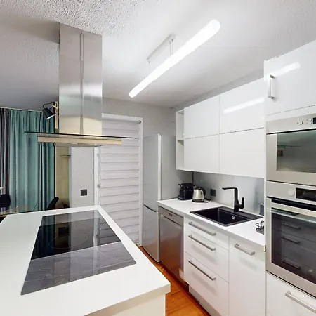 Cozy With Balcony - 5 Min To The Apartment