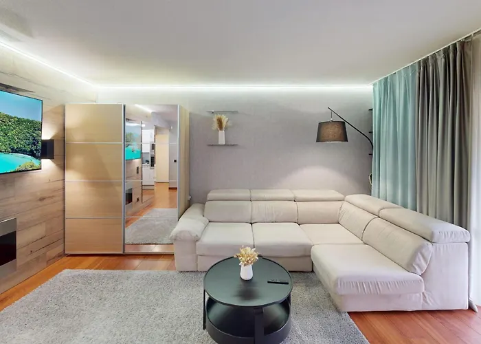 Cozy With Balcony - 5 Min To The Apartment